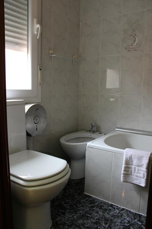 Hostal De La Torre Hostal Economico Valladolid Zimmer foto